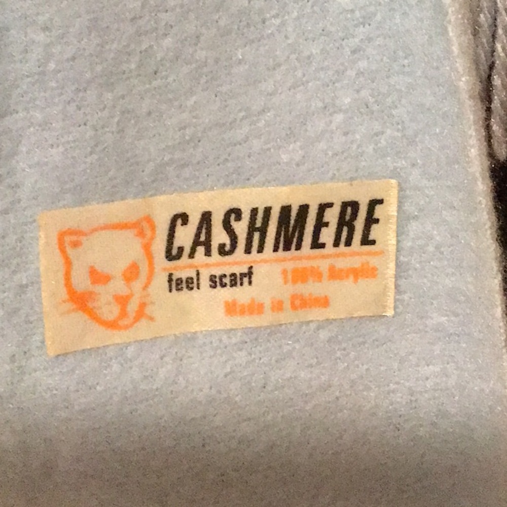 Cashmere FEEL Scarf NWOT - Picture 2 of 3